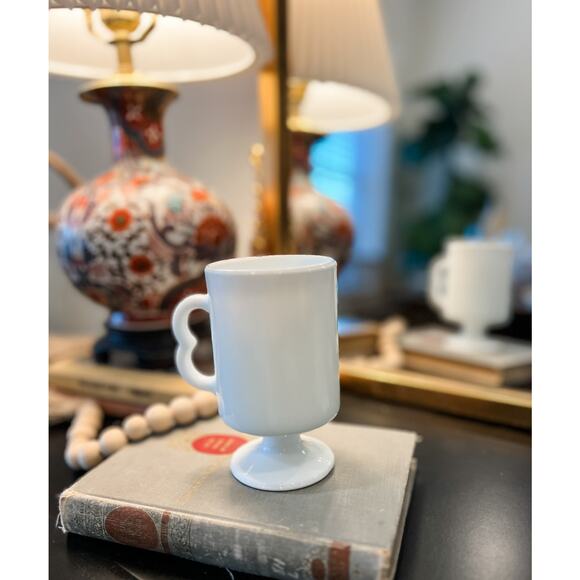 Milk glass mug - Picture 2 of 4